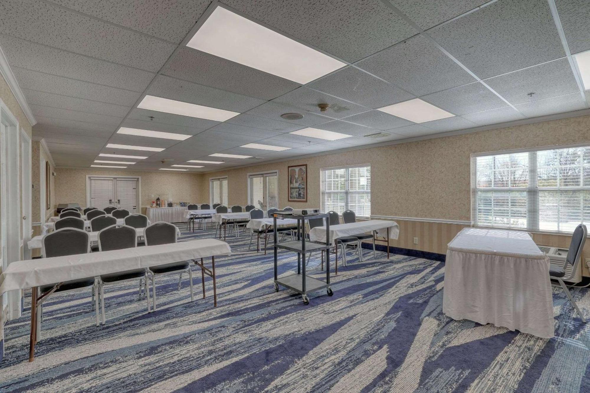 Comfort Suites Appleton Airport Extérieur photo