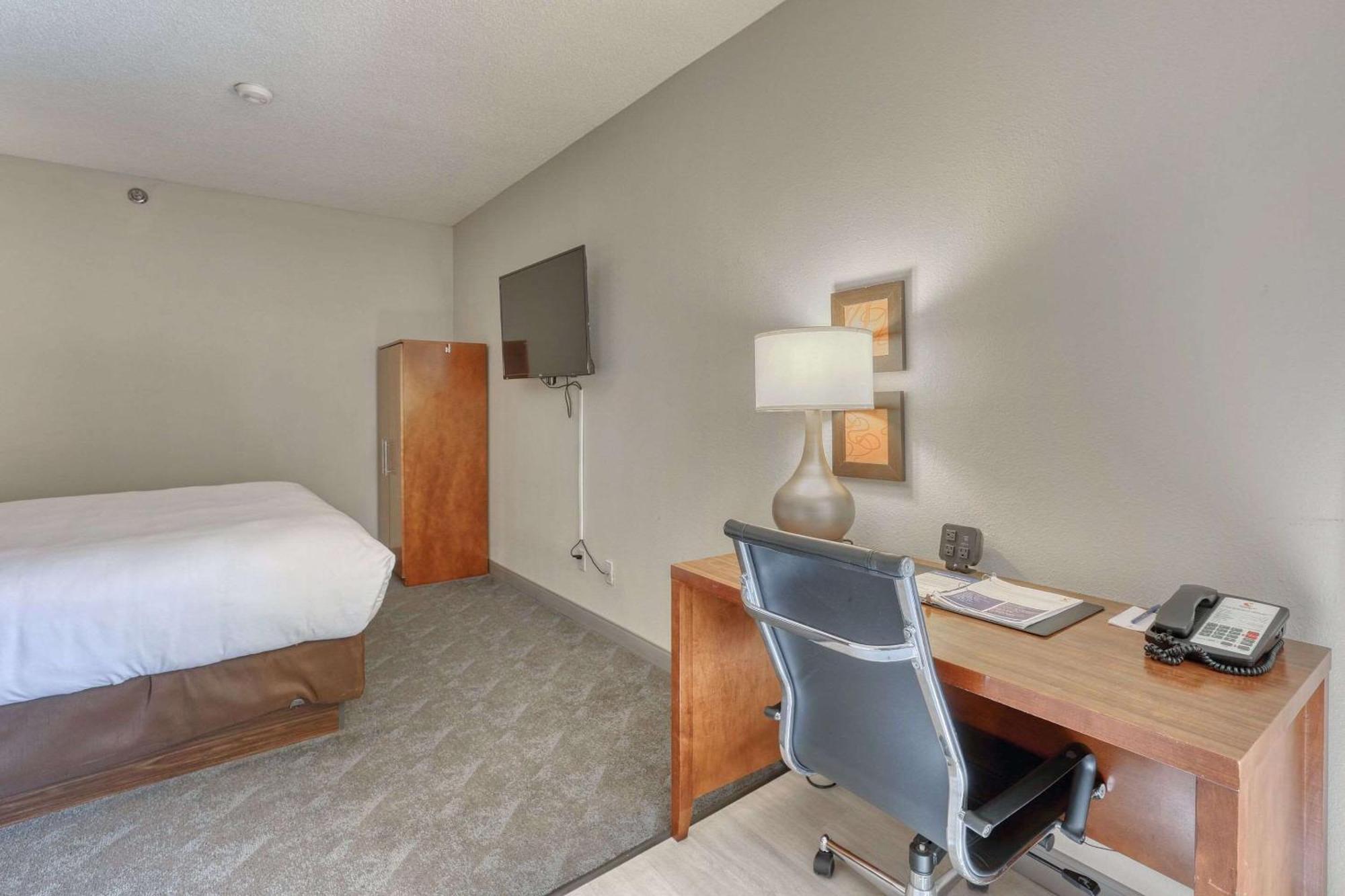 Comfort Suites Appleton Airport Extérieur photo