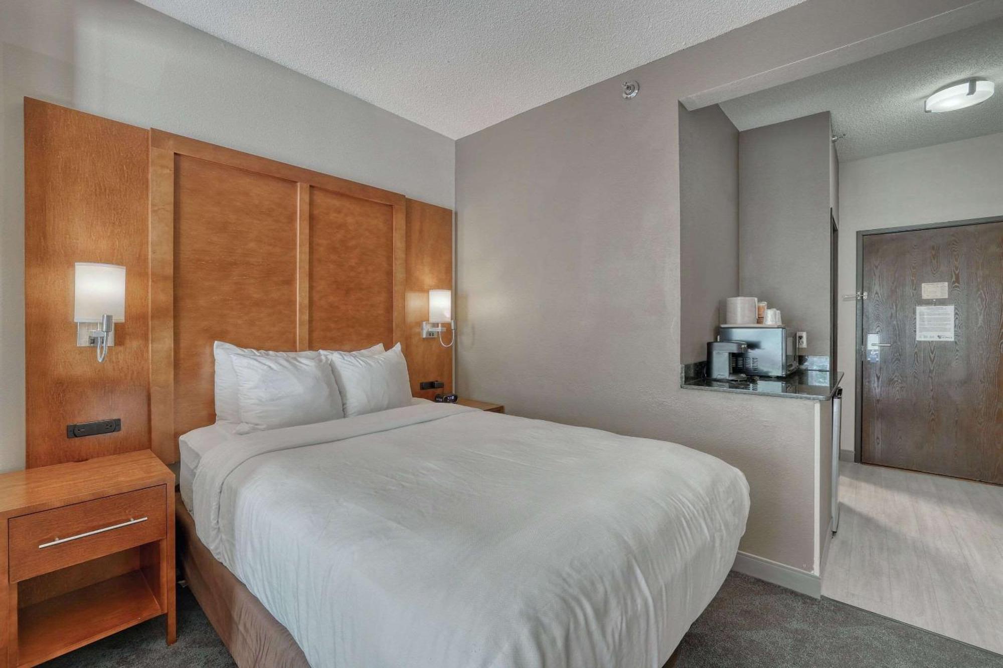 Comfort Suites Appleton Airport Extérieur photo