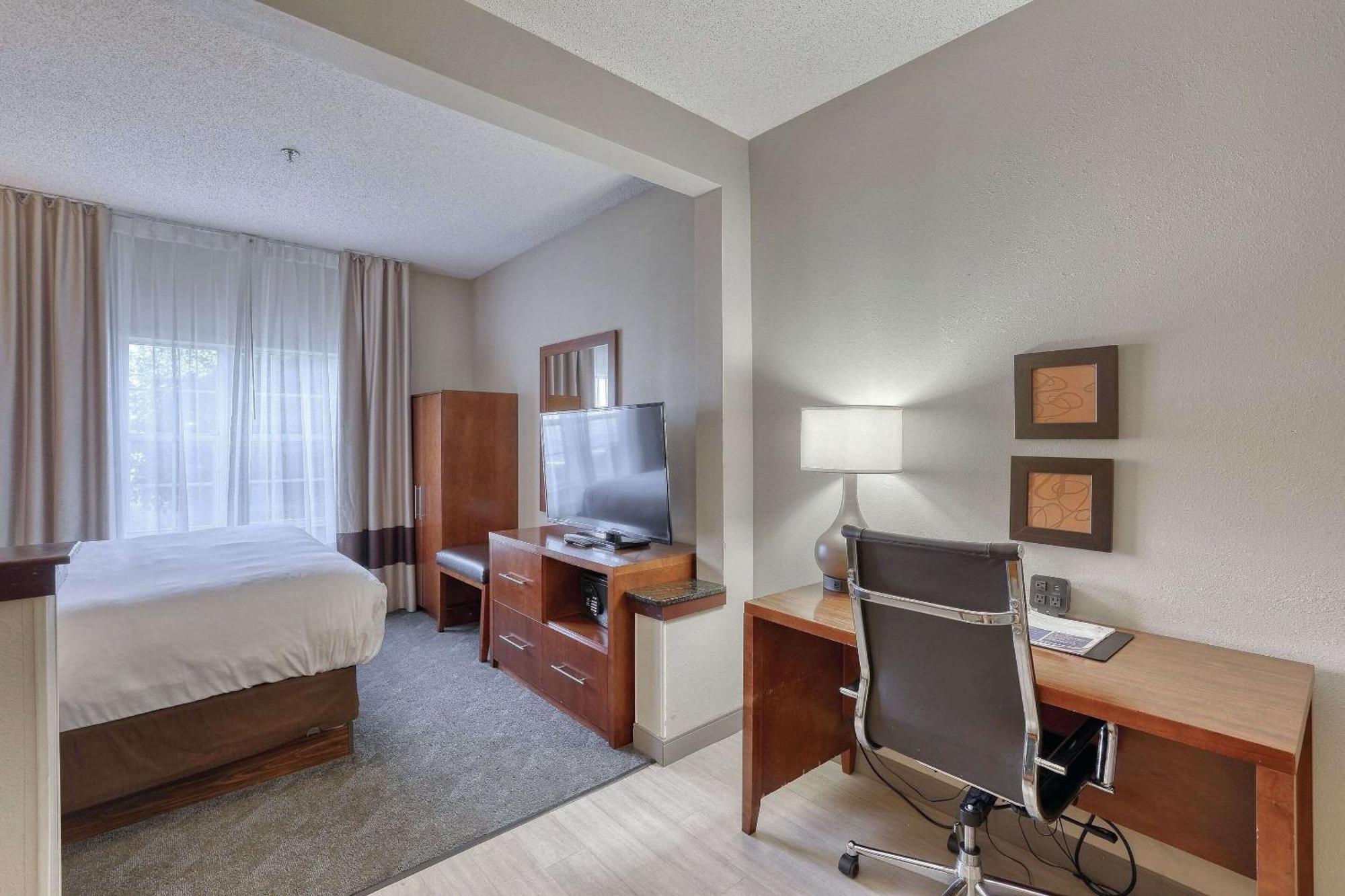Comfort Suites Appleton Airport Extérieur photo